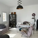 إلينيز فيليدج سويتس * Klouvas