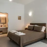 إلينيز فيليدج سويتس *