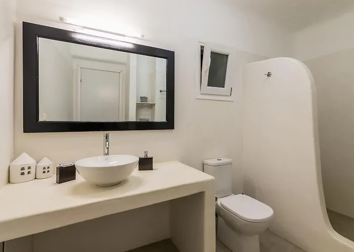 Eleni's Village شقة